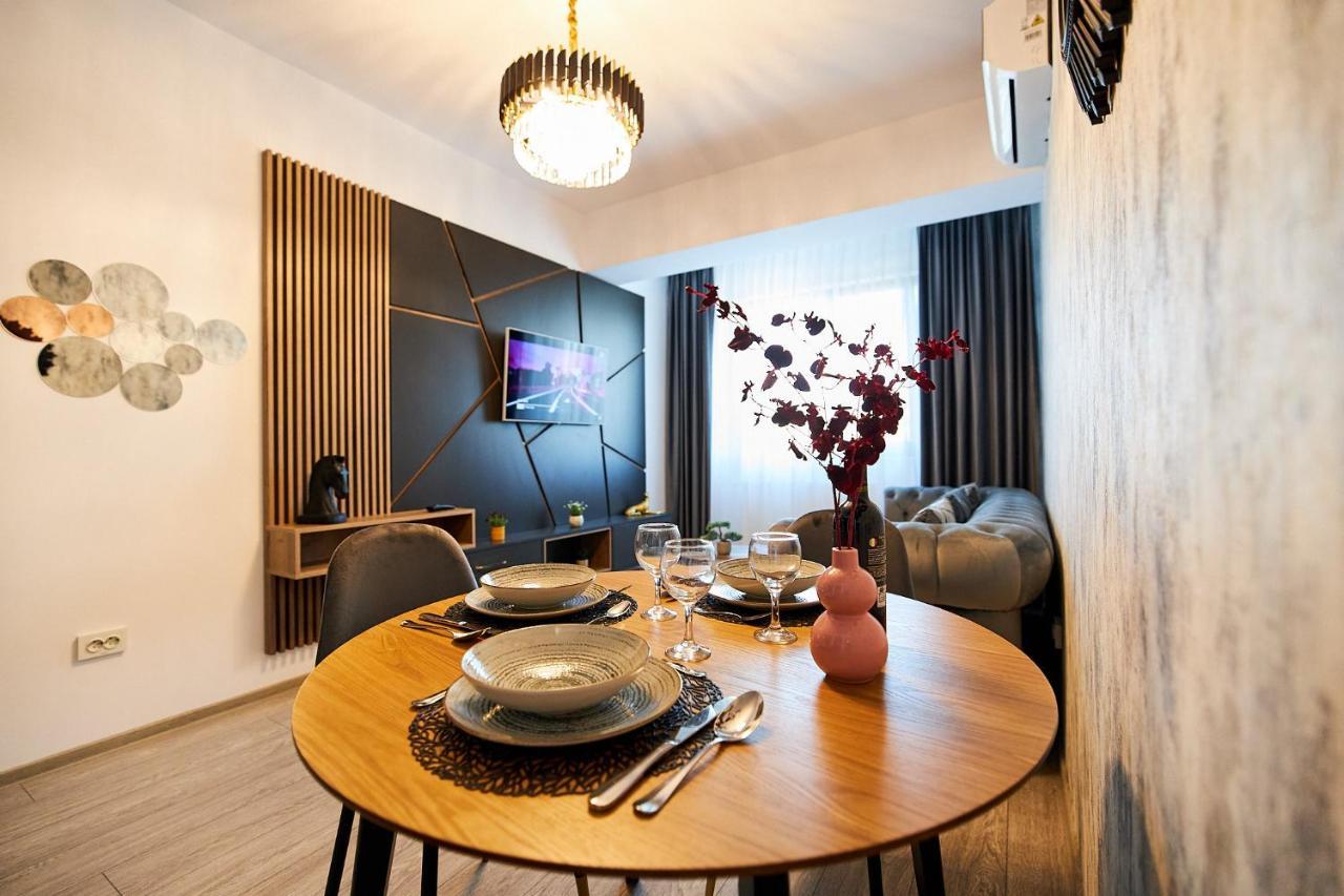 Uptown Apartments Jászvásár Kültér fotó