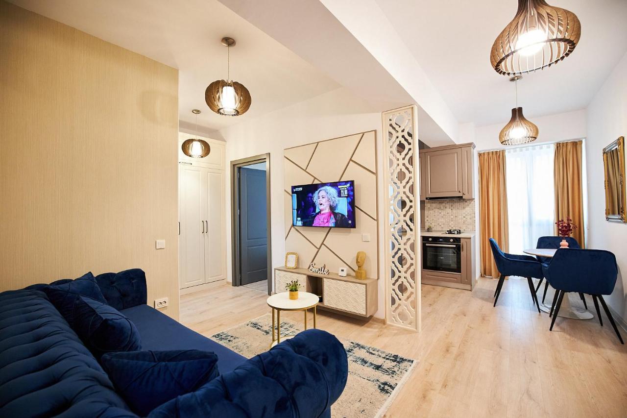 Uptown Apartments Jászvásár Kültér fotó