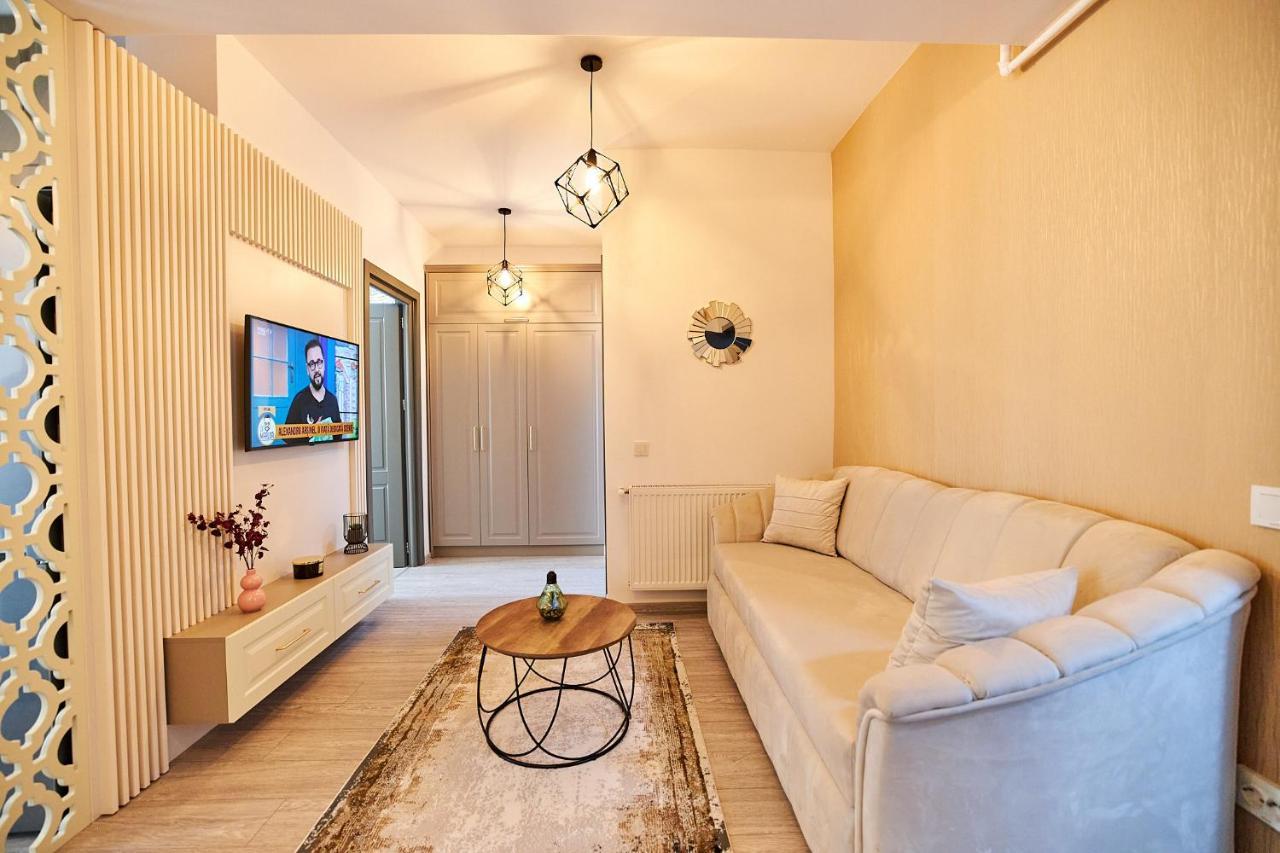 Uptown Apartments Jászvásár Kültér fotó