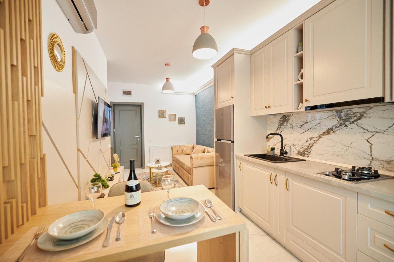 Uptown Apartments Jászvásár Kültér fotó